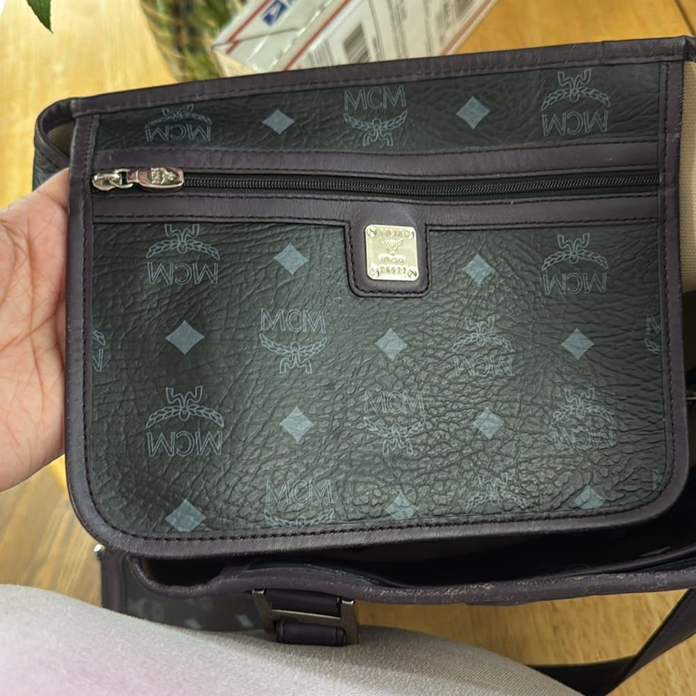 🚨SOLD🚨MCM Princess Lion Tote & Pouch - Picture 11 of 13